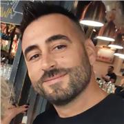 Professeur natif et expérimenté, je propose des cours particuliers adaptés à votre niveau et à vos objectifs.